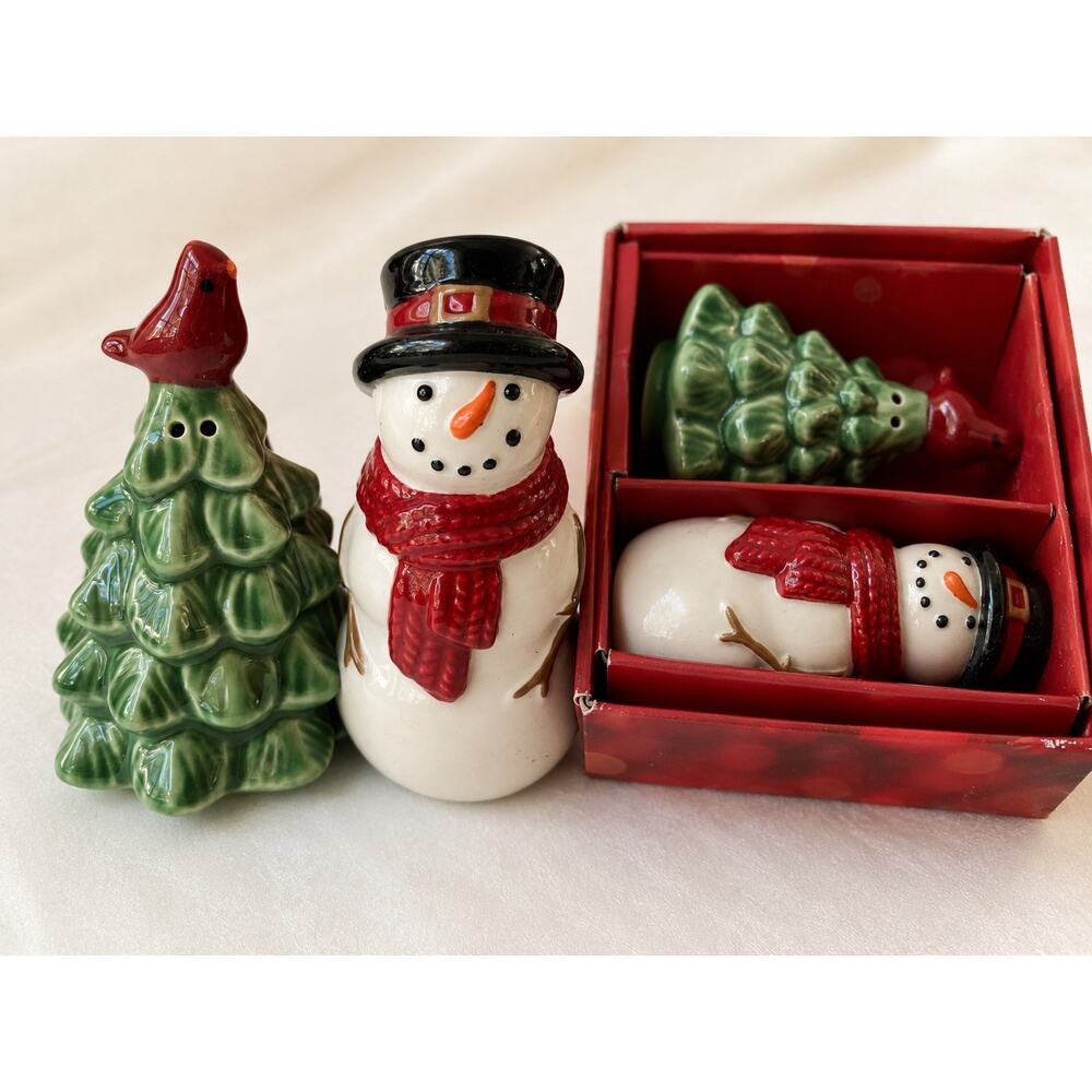 St. Nicholas Square Yuletide figural salt and pepper set snowman a 2 figura